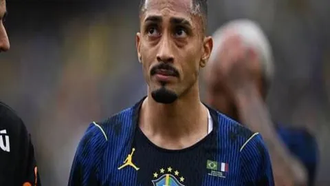 哈利伯顿狂揽30分闪耀赛场，篮球激情与胜利荣耀并重